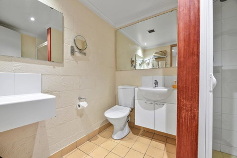 Balmoral On York - Food Delivery Shop 14