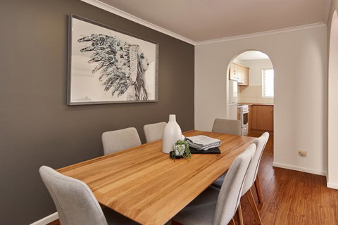 Elphin Serviced Apartments - Food Delivery Shop 23