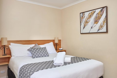 Elphin Serviced Apartments - Food Delivery Shop 4