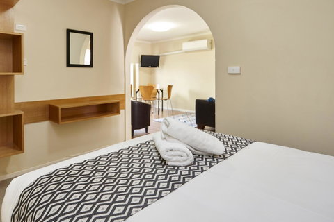Elphin Serviced Apartments - Food Delivery Shop 31