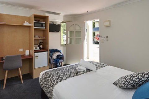 Elphin Serviced Apartments - Food Delivery Shop 33