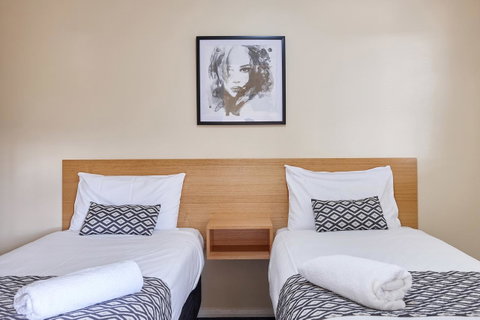 Elphin Serviced Apartments - Food Delivery Shop 3