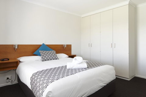 Elphin Serviced Apartments - Food Delivery Shop 25
