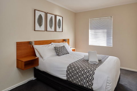 Elphin Serviced Apartments - Food Delivery Shop 1