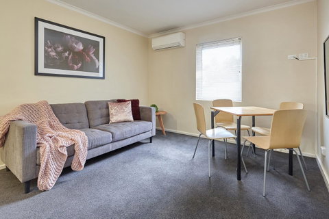 Elphin Serviced Apartments - Food Delivery Shop 7