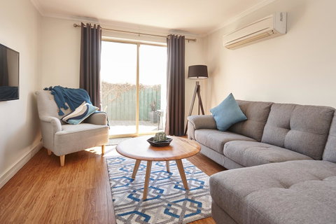 Elphin Serviced Apartments - Food Delivery Shop 13