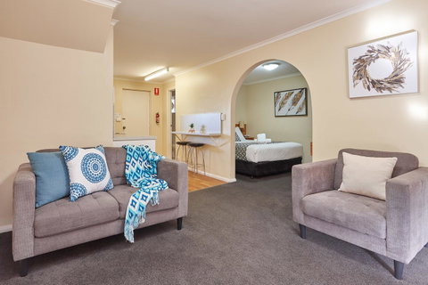 Elphin Serviced Apartments - Food Delivery Shop 9
