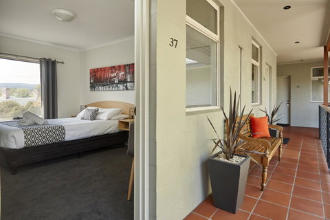 Elphin Serviced Apartments - Food Delivery Shop 35