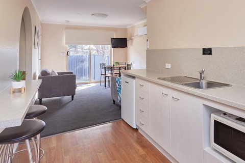 Elphin Serviced Apartments - Food Delivery Shop 8