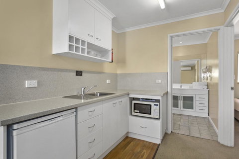 Elphin Serviced Apartments - Food Delivery Shop 39