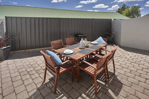 Elphin Serviced Apartments - Food Delivery Shop 21