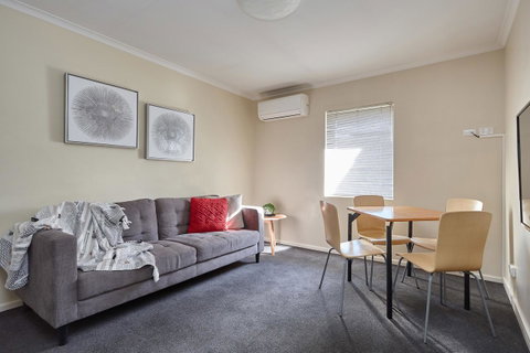 Elphin Serviced Apartments - Food Delivery Shop 10