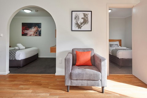 Elphin Serviced Apartments - Food Delivery Shop 5