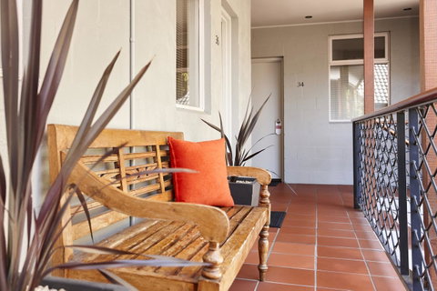 Elphin Serviced Apartments - Food Delivery Shop 17