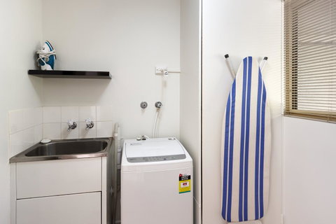 Elphin Serviced Apartments - Food Delivery Shop 28