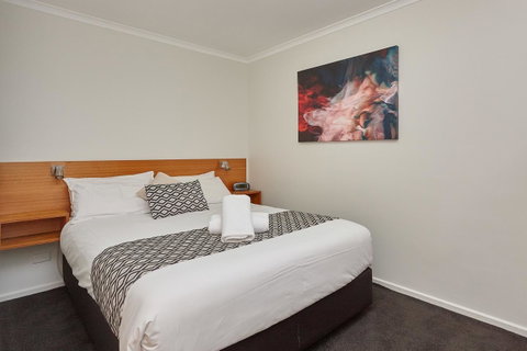 Elphin Serviced Apartments - Food Delivery Shop 2