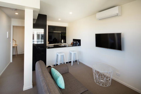 110 Hampden Apartments - Food Delivery Shop 26