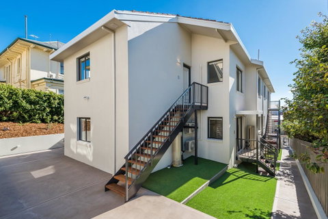 110 Hampden Apartments - Food Delivery Shop 31