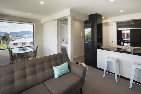 110 Hampden Apartments - Food Delivery Shop 27