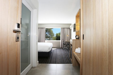 Mercure Launceston - Food Delivery Shop 11