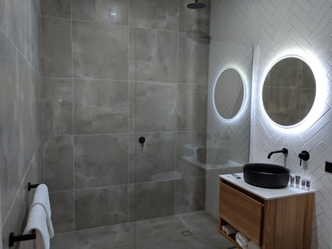 Mercure Launceston - Food Delivery Shop 9
