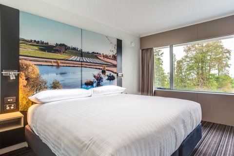 Mercure Launceston - Food Delivery Shop 13