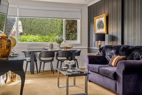 Battery Point Boutique Accommodation - Food Delivery Shop 7