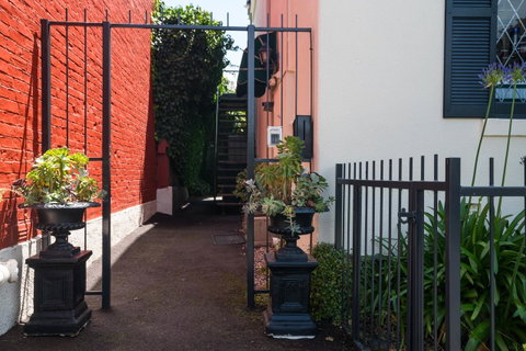 Battery Point Boutique Accommodation - Food Delivery Shop 20