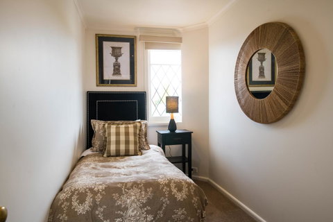 Battery Point Boutique Accommodation - Food Delivery Shop 29