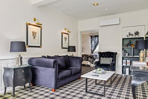 Battery Point Boutique Accommodation - Food Delivery Shop 4