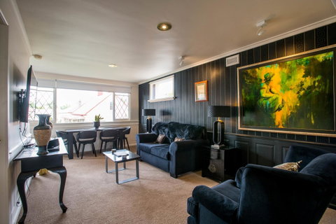 Battery Point Boutique Accommodation - Food Delivery Shop 12