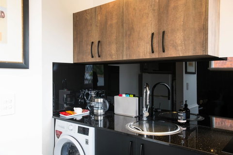Battery Point Boutique Accommodation - Food Delivery Shop 25