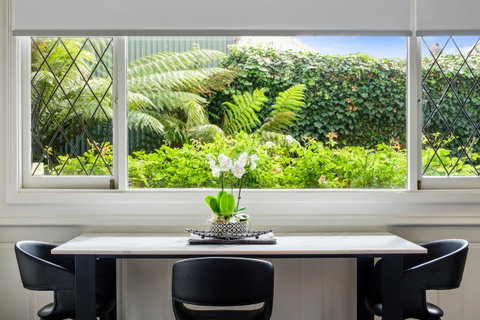 Battery Point Boutique Accommodation - Food Delivery Shop 2