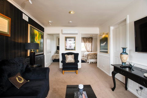 Battery Point Boutique Accommodation - Food Delivery Shop 37