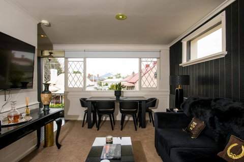Battery Point Boutique Accommodation - Food Delivery Shop 35