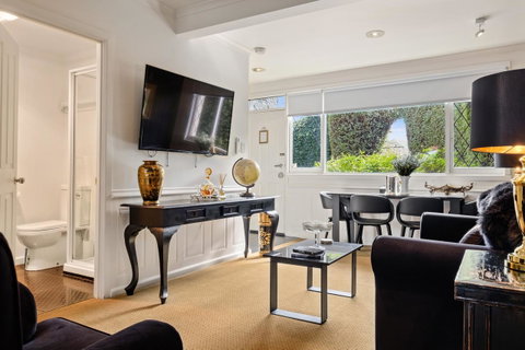 Battery Point Boutique Accommodation - Food Delivery Shop 8