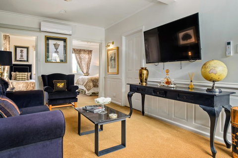 Battery Point Boutique Accommodation - Food Delivery Shop 9