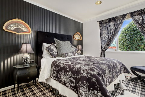 Battery Point Boutique Accommodation - Food Delivery Shop 1