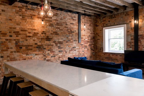 105 Mac Unique Apartments - Food Delivery Shop 23
