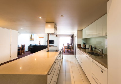 Sullivans Cove Apartments - Food Delivery Shop 23