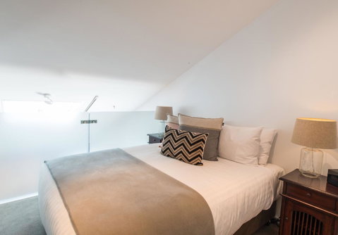 Sullivans Cove Apartments - Food Delivery Shop 14