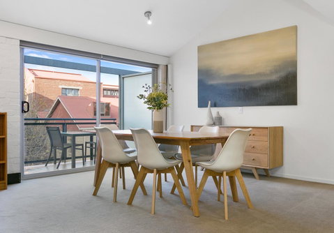 Sullivans Cove Apartments - Food Delivery Shop 0