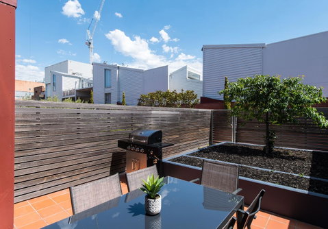 Sullivans Cove Apartments - Food Delivery Shop 36