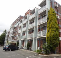 Adina Place Motel Apartments - Food Delivery Shop
