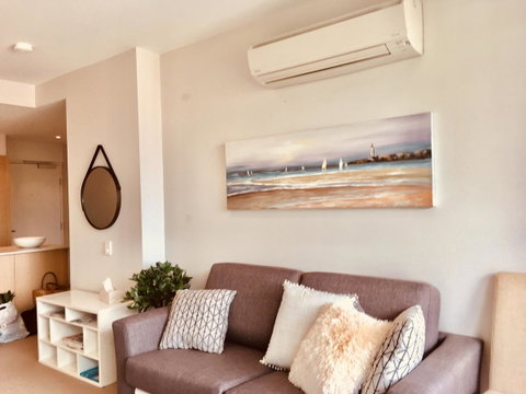 Hobart Inner City Apartment - Food Delivery Shop 2