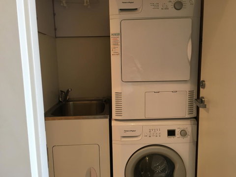 Hobart Inner City Apartment - Food Delivery Shop 12