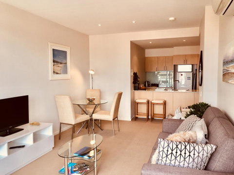 Hobart Inner City Apartment - Food Delivery Shop 1
