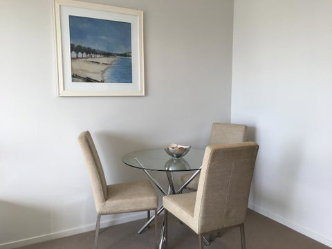 Hobart Inner City Apartment - Food Delivery Shop 5