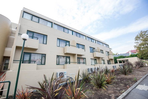 St Ives Apartments - Food Delivery Shop 2