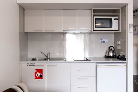 St Ives Apartments - Food Delivery Shop 11